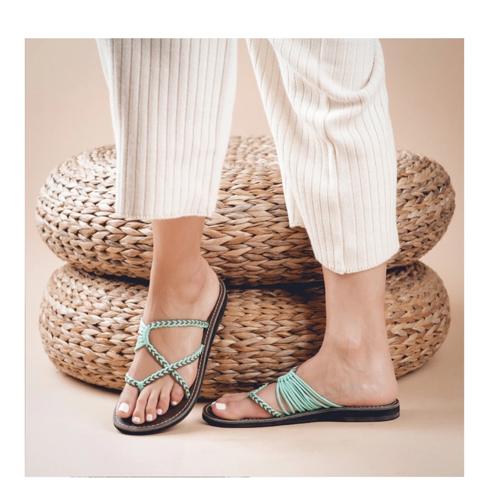Plaka Hand-Woven Sandals with Aqua Accents Sz 8